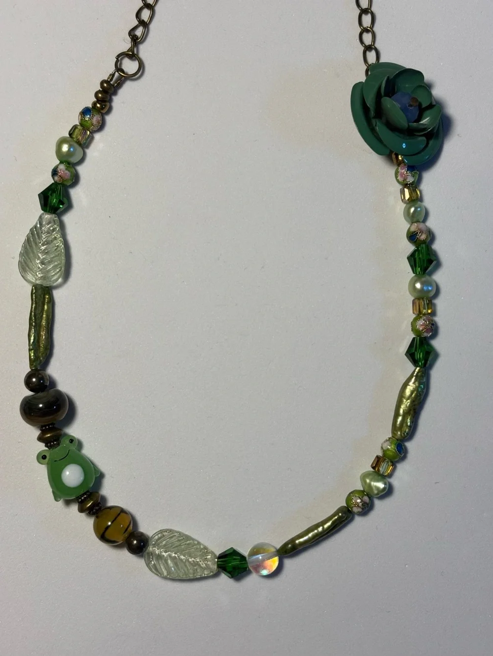 “Fern Hollow Frog”-Botanical Necklace with Glass Frog,Pearls,Cloisonné - Picture 4 of 10